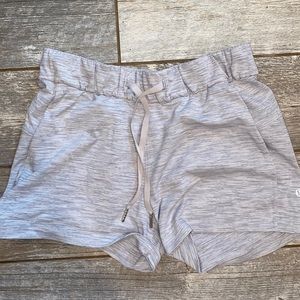 Lululemon shorts w pockets